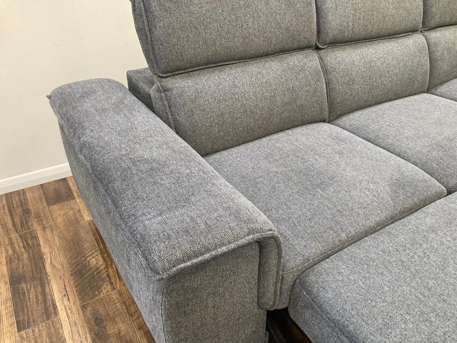 Blake Corner Suite with Pull out Bed and Ottoman - Grey