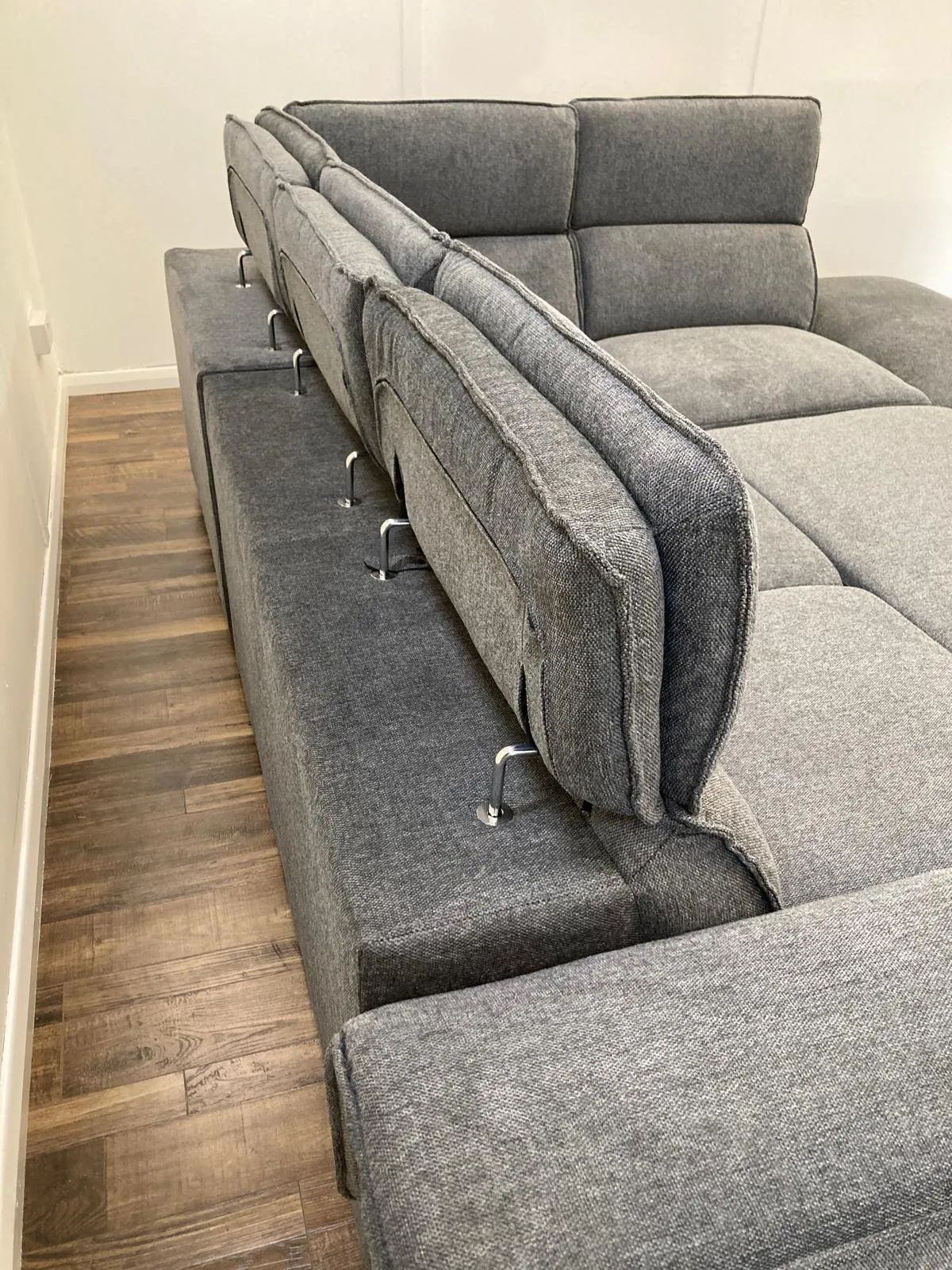 Blake Corner Suite with Pull out Bed and Ottoman - Grey
