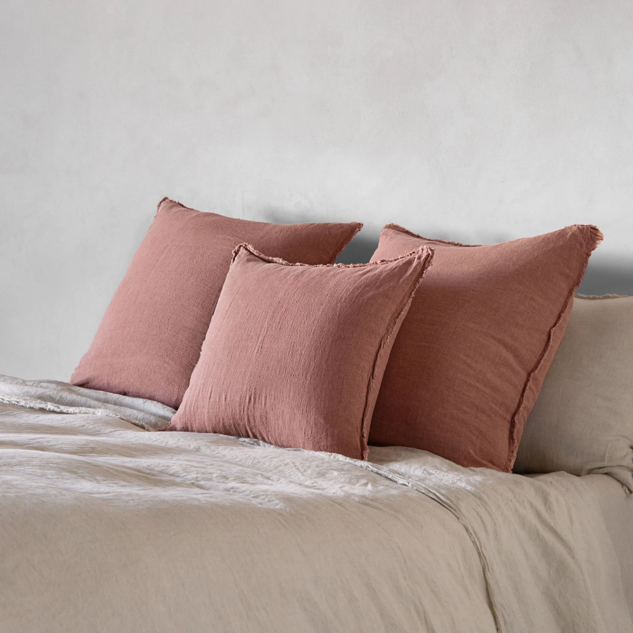Flocca Linen Cushion - Rosa
