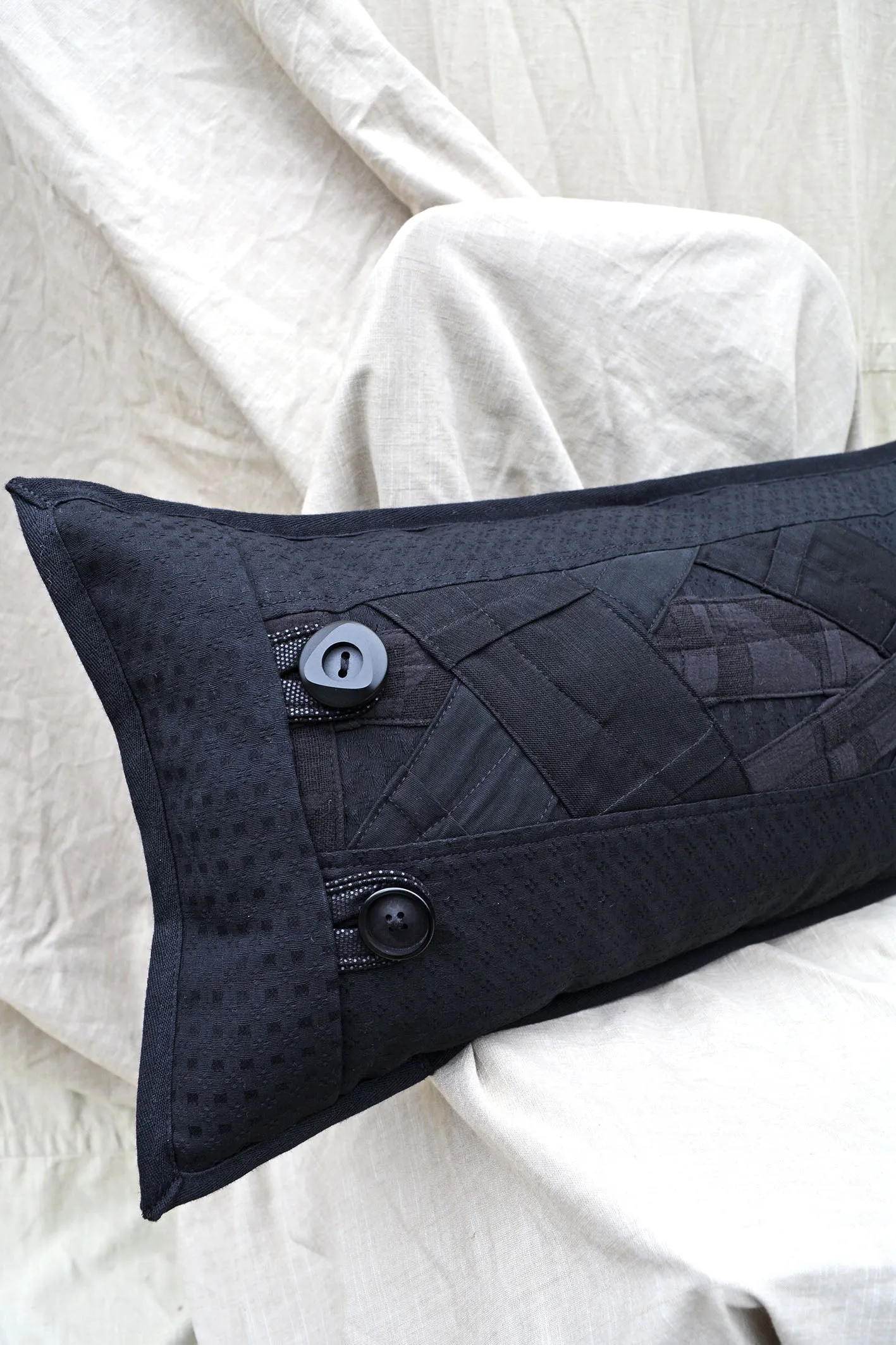 RECTANGLE APPLIQUE CUSHION - ONYX OBSIDIAN