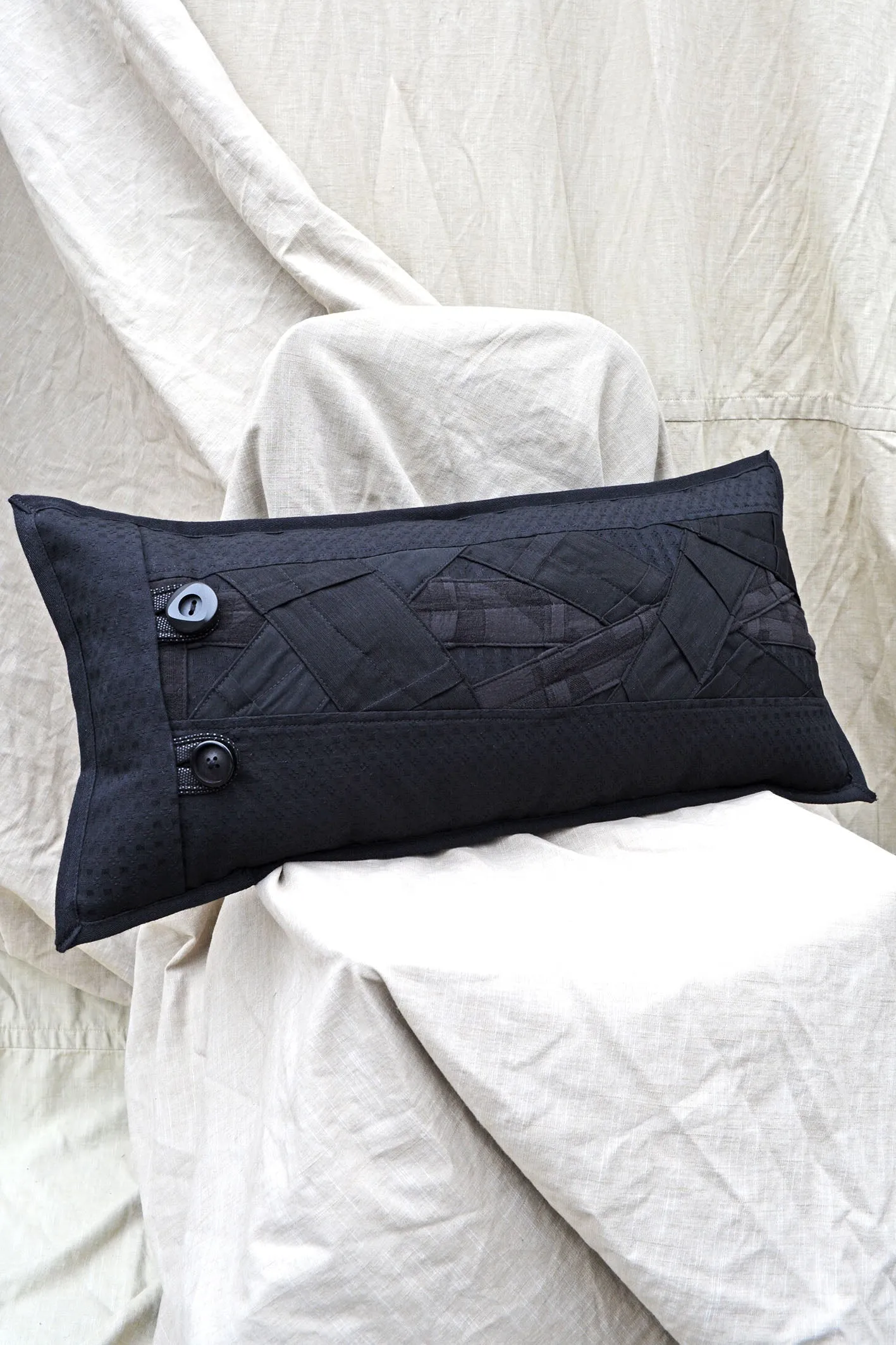 RECTANGLE APPLIQUE CUSHION - ONYX OBSIDIAN