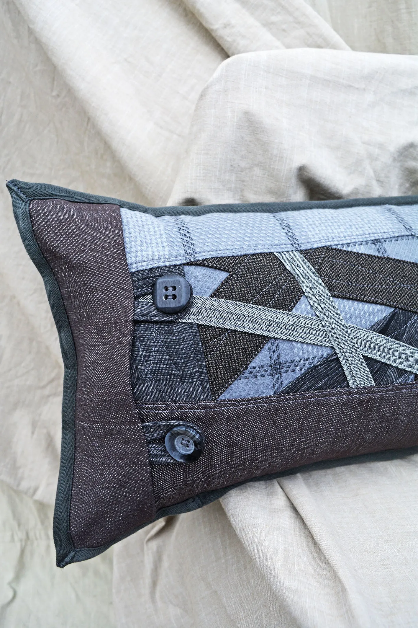 RECTANGLE APPLIQUE CUSHION -UMBER SLATE